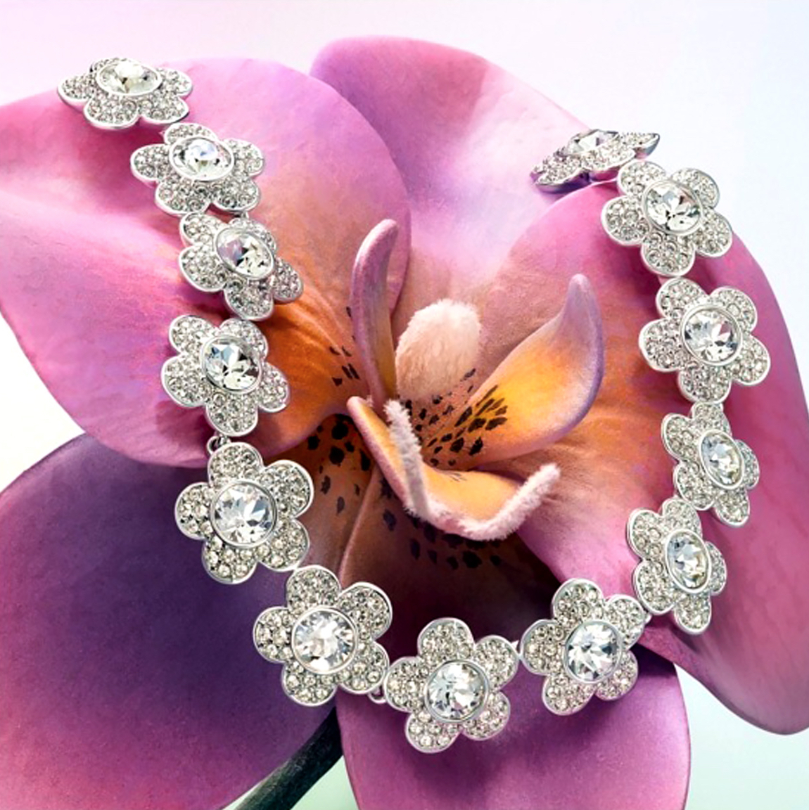 Biżuteria Swarovski – elegancja, blask i ponadczasowy styl